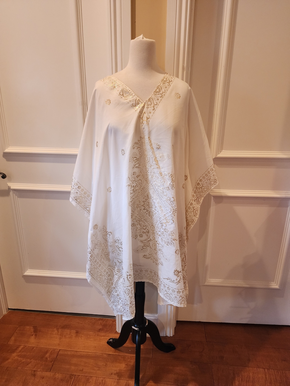 Uniti Casual White Tunic with Gold Paisley Embroidery